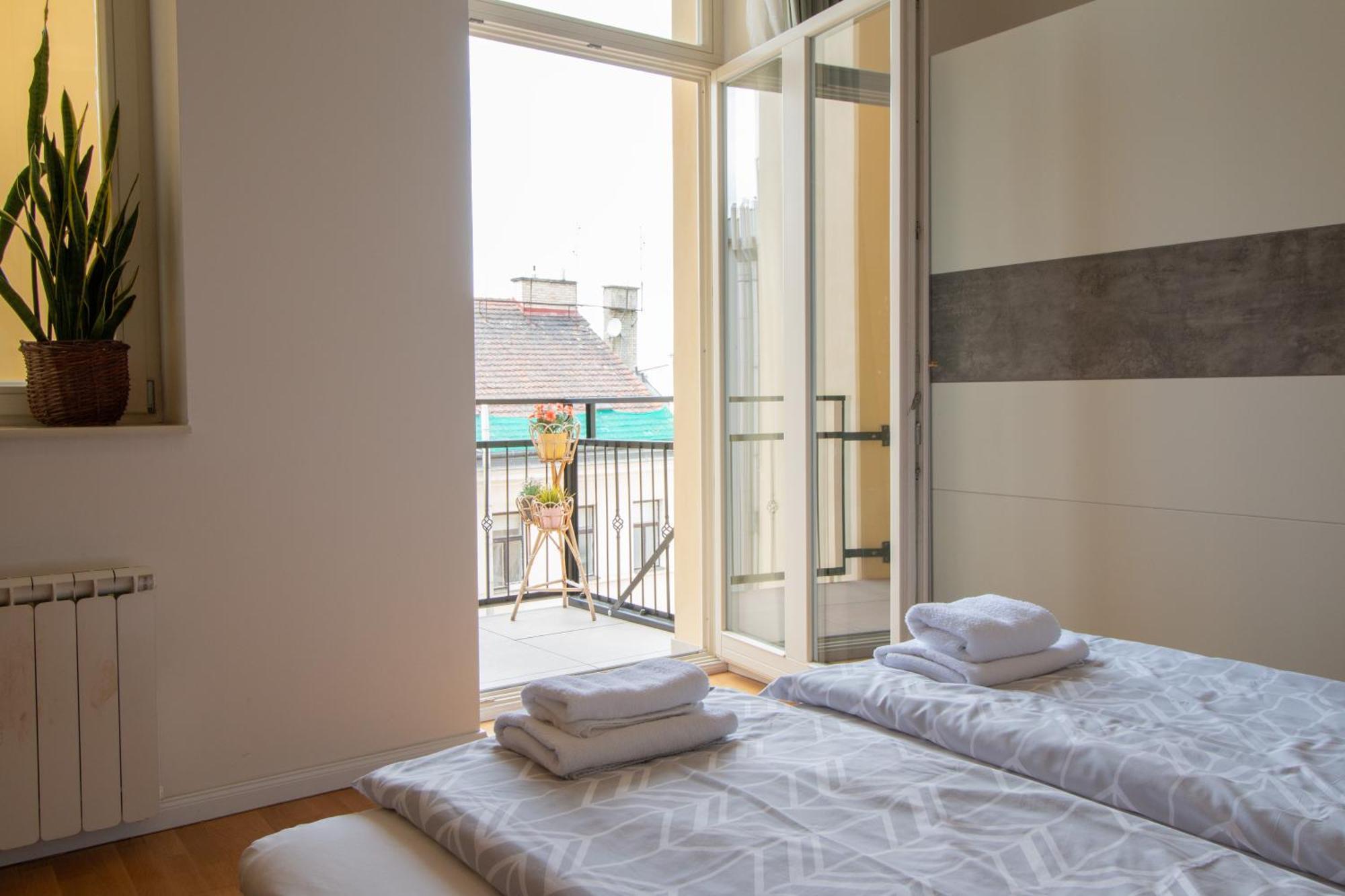 Stay Inn Apartments Stepanska Prag Exteriör bild