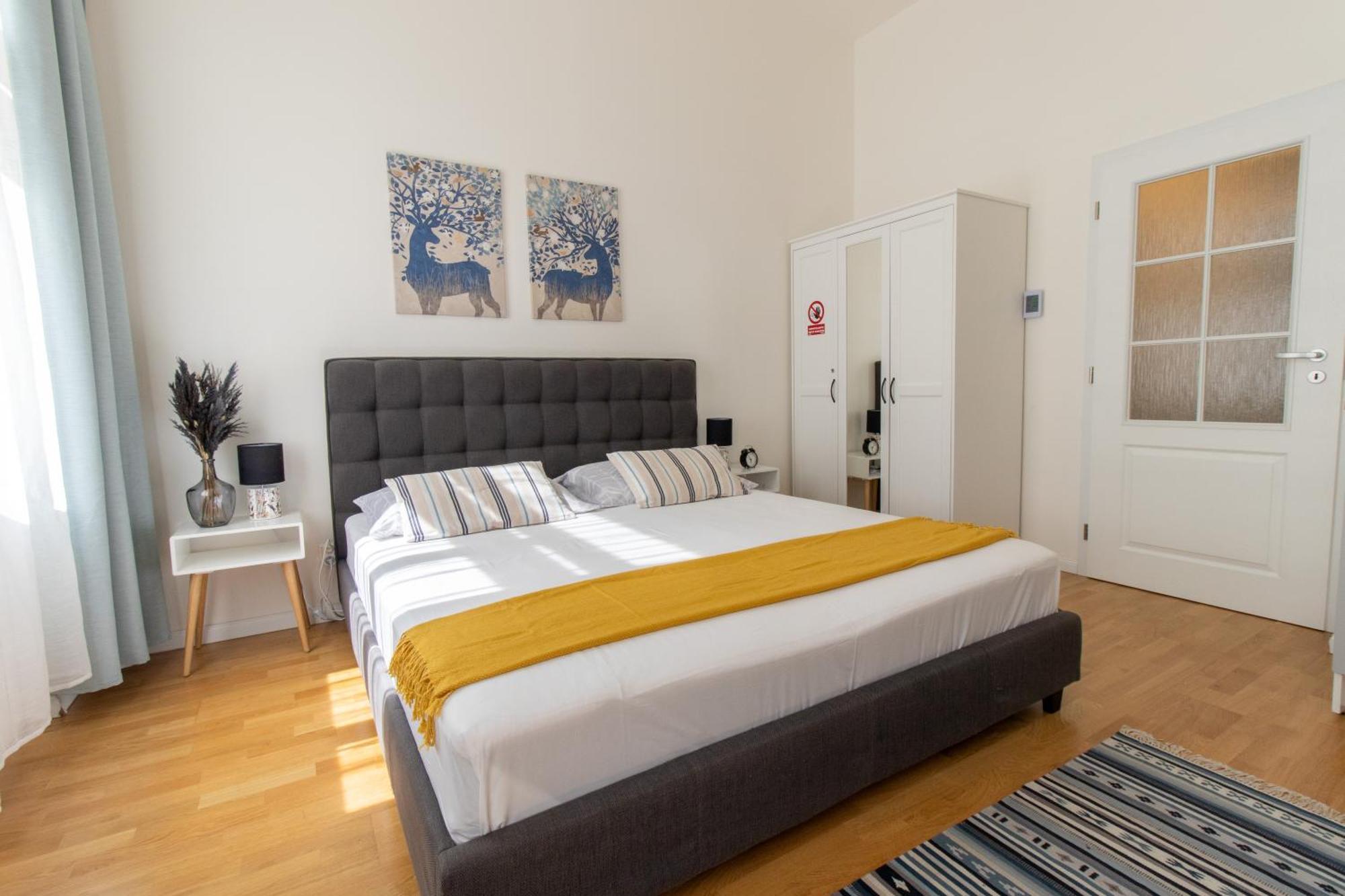 Stay Inn Apartments Stepanska Prag Exteriör bild